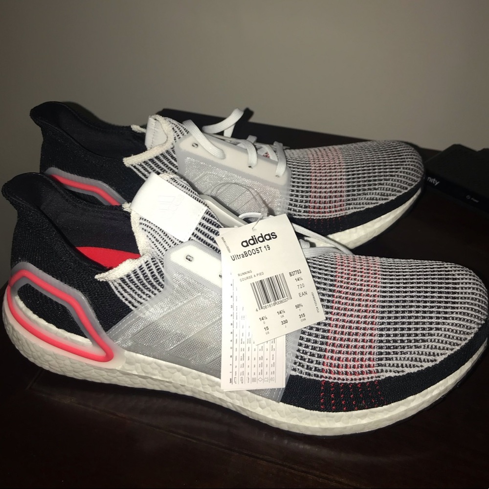 ADIDAS MENS ULTRABOOST 19 size us 15